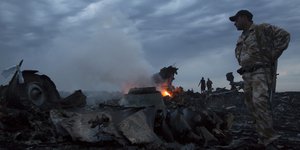 Ζώνη ασφαλείας γύρω από τα συντρίμμια του Boeing κάνουν οι αυτονομιστές -Θα επιτ