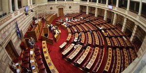 Μέχρι την Παρασκευή στη Βουλή το πολυνομοσχέδιο για τη δόση του 1 δισ. ευρώ