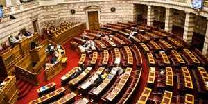 Ψηφίστηκε κατά πλειοψηφία το πολυνομοσχέδιο του ΥΠΟΙΚ -Τροπολογία για τον ΦΠΑ