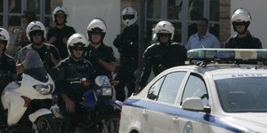 Μπήκε σε κλαμπ με καλάσνικοφ απειλώντας να τους σκοτώσει όλους (EUROKINISSI/ ΓΙΩΡΓΟΣ ΚΟΝΤΑΡΙΝΗΣ)