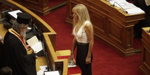 Η Μαρία Σταυρινούδη-Σόδη υπερασπίζεται το ντεκολτέ: Το ρούχο ήταν μία χαρά -Ηθελ