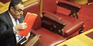 Με 42 κατά πέρασε το άρθρο του αντιρατσιστικού για τις γενοκτονίες
