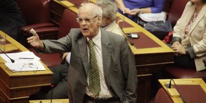 Χαμός στη Βουλή με το σεξιστικό σχόλιο του Κακλαμάνη -Το '74 οι γυναίκες ήταν στ