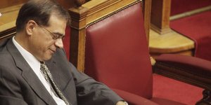 Τι απάντησε ο Χαρδούβελης στα «γαλλικά» της Καραμανλή