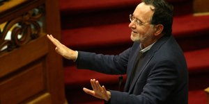 Ενστάσεις Λαφαζάνη για συνεργασίες και αγορές