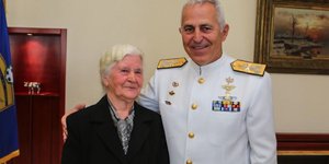 Ερμιόνη Πρίγκου: Η γυναίκα που επί 74 χρόνια φροντίζει τα μνήματα Ελλήνων που «έ