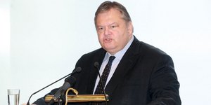 Βενιζέλος κατά ΣΥΡΙΖΑ: Κάποιοι νομίζουν ότι θα υπνωτίσουν με γοητεία την ΕΕ -Θα