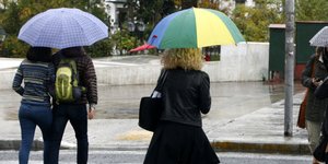 Βροχές και καταιγίδες σήμερα (EUROKINISSI/ ΓΙΩΡΓΟΣ ΚΟΝΤΑΡΙΝΗΣ)