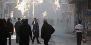Επεισόδια με αντιεξουσιαστές στην Πάτρα στην πορεία για τον Γρηγορόπουλο (EUROKINISSI)