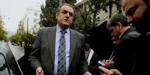 Αθανασίου: Μπορεί να χρησιμοποιηθεί το βραχιολάκι για τον Ρωμανό (EUROKINISSI/ ΤΑΤΙΑΝΑ ΜΠΟΛΑΡΗ)