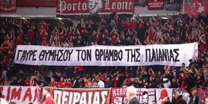 Εμετικά πανό για τη δολοφονία Φιλόπουλου στο ΣΕΦ /Φωτογραφία: EUROKINISSI