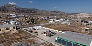 Βρίσκεται στη βιομηχανική περιοχή του Ασπροπύργου