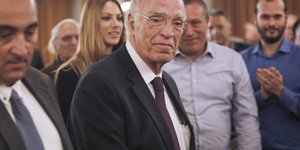 «Η πρόταση κρύβει κομματικά συμφέροντα»