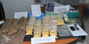 Εφτασε στη Σαντορίνη με βαριές αποσκευές – Μετέφερε 3 κιλά κοκαΐνη και περίπου 3