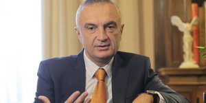 «Με μεγάλη ανησυχία παρακολουθώ τις τεράστιες καταστροφές»