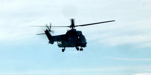 Αερομεταφορά 70χρονου ασθενούς με ελικόπτερο της Πολεμικής Αεροπορίας/ φωτογραφία: ap