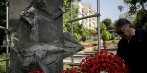 Στο Μνημείο του Καπνεργάτη στη συμβολή των οδών Βενιζέλου και Εγνατίας