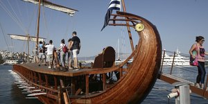 Ώρες επισκέψεως: 10:00-14:00 & 17:30-21:30