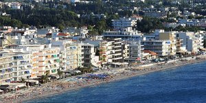 Κοντά στη θάλασσα