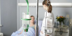 H Τρόικα πιέζει τον Αδωνι – Κόψτε κι άλλο τη δαπάνη για τα φάρμακα