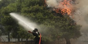 Δυο PZL κάνουν ρίψεις νερού