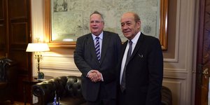 Ο Νίκος Κοτζιάς και ο Ζαν Υβ Λε Ντριαν/ Φωτογραφία intime news