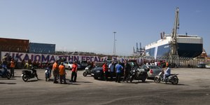 Απεργία στον Πειραιά/Φωτογραφία intime news