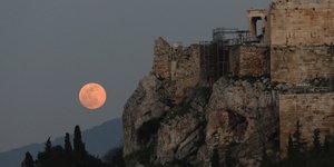 υπερπανσέληνος