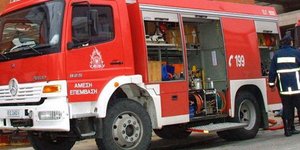 Εγκλωβισμένος στις φλόγες ηλικιωμένος σε διαμέρισμα στο Περιστέρι 