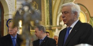 Με τη σκέψη στα θύματα της πυρκαγιάς το μήνυμα Παυλόπουλου από την Καρπαθο