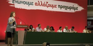 «17 μέρες μετά την εθνική τραγωδία ο κ. Τσίπρας ψελλίζει για παραλείψεις και αδυναμίες» φωτογραφία: EUROKINISSI/ΓΙΩΡΓΟΣ ΚΟΝΤΑΡΙΝΗΣ