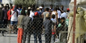 Επίσημα στοιχεία των Κέντρων Υποδοχής και Ταυτοποίησης