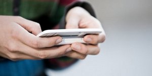 Πως τα smartphones μας έκαναν τυπογραφικές μηχανές –Πόσες λέξεις μπορούμε να δακ