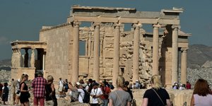 Συγκέντρωση στις 12:30 στην είσοδο της Ακρόπολης