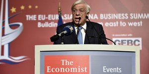 Ενθαρρύνει την περαιτέρω συνεργασία της ΕΕ με την Κίνα