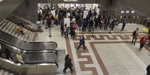 Οι ουρές εντοπίζονται τις πρώτες μέρες του μήνα