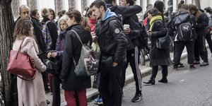 13:30 έξω από το Υπουργείο Παιδείας