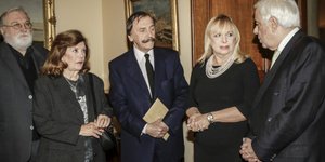 «Είσθε ένα υπόδειγμα συμπαράστασης»
