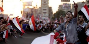 Ο στρατός κατέλαβε τις εγκαταστάσεις της κρατικής τηλεόρασης – Περιμένουν την εκ