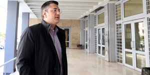 Απόστολος Τζιτζικώστας