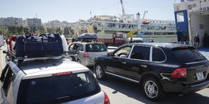 Φεύγουν με κάθε μέσο οι εκδρομείς