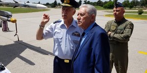 Επίσκεψη στις δομές και το στρατιωτικό νοσοκομείο Λάρισας ο Κουβέλης