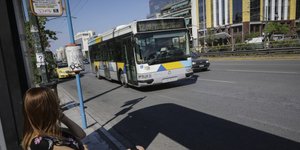 Επιθέσεις σε λεωφορεία: φωτογραφία: eurokinissi
