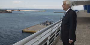 Ο Προκόπης Παυλόπουλος κατέθεσε στεφάνι στο μνημείο του Σπύρου Μουστακλή