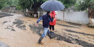 Οι κάτοικοι στη Λυγαριά της Λαμίας κάνουν λόγο για πρωτοφανή καιρικά φαινόμενα