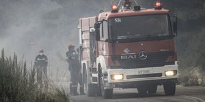 Αυτή την ώρα επιχειρούν 50 πυροσβέστες με 25 οχήματα