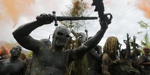 Χορός στη λάσπη -Το πιο... βρώμικο πάρτι του καρναβαλιού στη Βραζιλία [εικόνες]