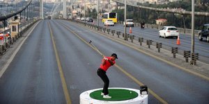 Αυτό ήταν χτύπημα – Ο Τάιγκερ Γουντς έστειλε το μπαλάκι από την Ευρώπη στην Ασία