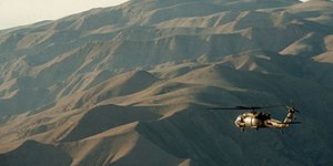 Τουρκικά αεροσκάφη κατέρριψαν στρατιωτικό ελικόπτερο της Συρίας – Παραβίασε τον