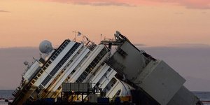 To Costa Concordia άρχισε να σηκώνεται – Εντυπωσιακό βίντεο από την εξέλιξη της 